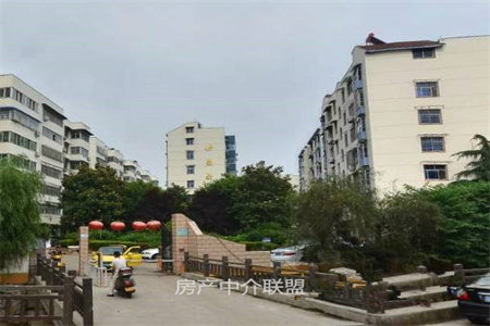 浉河区滨河轩旁军港世家3室2厅2卫80万136m2精装修出售